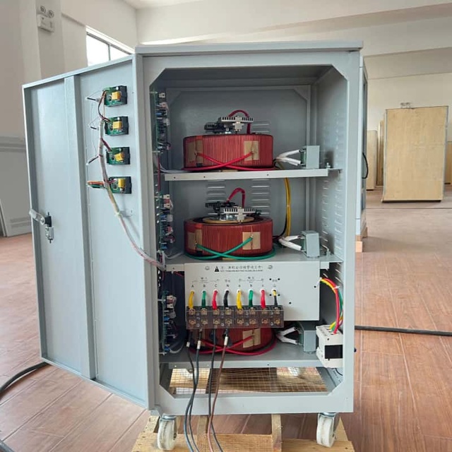 Type 10-30KVA Industrial Automatic Voltage Stabilizer 3 Phase 380V AVR for Power Protection