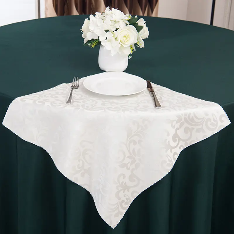 शादी की सजावट के लिए कढ़ाई वाला रेस्तरां पॉलिएस्टर टेबल नैपकिन कपड़ा सूती नैपकिन डिनर टेबल सेट