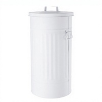 Poubelle cylindrique rétro en acier inoxydable BUTLERS Oskar 40L avec poignées sur le couvercle |   Poubelle de cuisine pour déchets organiques et panier à papier