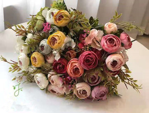 Boccioli di Camelia Artificiali in Seta di Lunga Durata all'Ingrosso per Decorazioni per la Festa della Mamma, Natale, Laurea e Pasqua - Product Image 3
