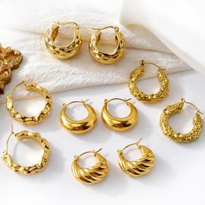 Boucles d'oreilles créoles géométriques tendance en acier inoxydable, unisexes, plaquées or 18 carats, boucles d'oreilles statement - Product Image 1