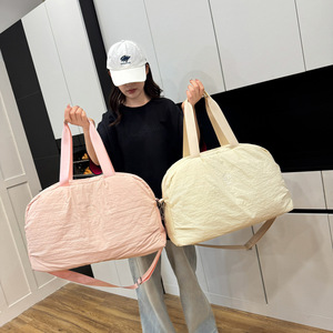 Sac de voyage vintage élégant pour femme avec logo personnalisé, imperméable, 5 couleurs unies, compartiment sec/humide séparé et poche à chaussures indépendante - Product Image 1