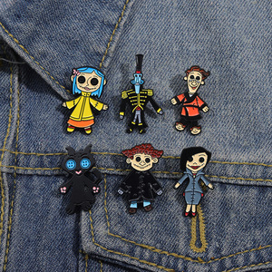 Hantu ibu Coraline pin boneka bros horor lencana Film sekitar ransel pin Aksesori lembut enamel pin kerah - Product Image 1