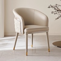 Chaise italienne minimaliste de luxe haut de gamme à dossier souple, chaise de salle à manger en bois ciré blanc, chaise de réception de restaurant de style haut de gamme