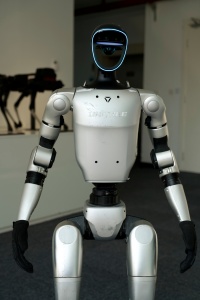 <span class=keywords><strong>Robot</strong></span> <span class=keywords><strong>humanoïde</strong></span> Unitree G1, agent d'intelligence artificielle, robots adaptés aux services légers, aux foyers et à l'éducation - Product Image 2
