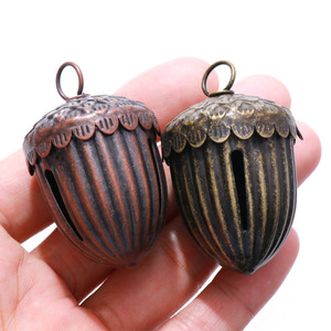 Nouveau design <span class=keywords><strong>en</strong></span> stock Cloche pomme de pin de Noël Cloche à glands <span class=keywords><strong>en</strong></span> fer brun Cloche à décor - Product Image 3