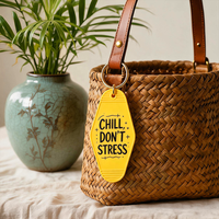 Nouveaux porte-clés promotionnels rétro pour hôtel et motel, en métal et plastique, écologiques, avec impression de lettres jaunes et motifs de dessins animés, personnalisables avec LOGO