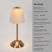 Lampe de table moderne en fer avec abat-jour en tissu, LED, commande tactile, alimentée par batterie, pour chambre à coucher, chevet, décoration d'ambiance personnalisée