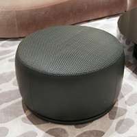 Pouf rond moderne en cuir avec dessus tressé, repose-pieds pivotant pour salon et chambre