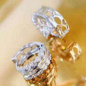 Splendidi Orecchini a Cerchio in Oro Bianco Massiccio 18K con Diamanti Taglio Brillante Rotondo, Incastonatura a Canale, Gioielli di Lusso da Donna per Matrimonio - Product Image 5