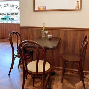 Juego de Mesa y Sillas de Comedor de Diseño Moderno en Madera Maciza Color Nogal para Restaurante, Cafetería, Hotel y Tienda de Café - Fácil de Limpiar - Product Image 5