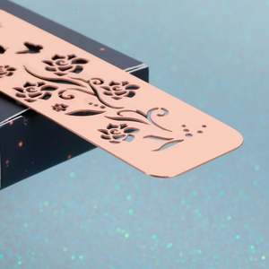 Disegni personalizzati personalizzati in bianco in acciaio inox incisione Laser Logo piastra metallica segnalibro con catena - Product Image 5