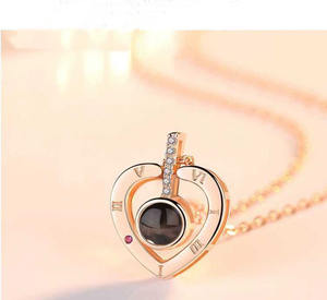 Estilo romántico envío rápido letra <span class=keywords><strong>romana</strong></span> grabado corazón proyección collar 100 idiomas - Product Image 5