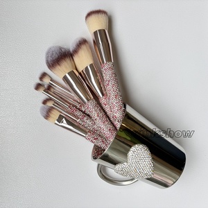 Juego de 9 Brochas de Maquillaje con Cristales de Imitación, Herramienta de Maquillaje Brillante de Alta Calidad en Rojo, Dorado y Rosa para Corrector y Delineador - Product Image 5