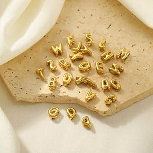 Joyería Personalizada DIY, Chapada en Oro PVD de 14k y 18k, Dijes de Acero Inoxidable 316L, Dijes Pequeños con Letras para Pulseras y Collares - Product Image 4