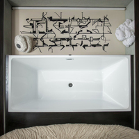 Baignoire autoportante ovale moderne en acrylique blanc pour 1 personne, écologique, avec fonction massage, garantie 5 ans, pour appartement intérieur