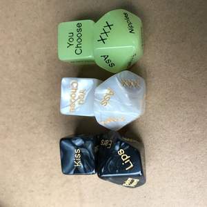 <span class=keywords><strong>Juego</strong></span> de Dados Luminosos para Parejas - Dados Creativos para Adultos con Guía de Posturas para Juegos Íntimos - Product Image 1