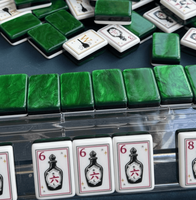 En stock : Jeu de tuiles de Mahjong américain Black Witch, 160 tuiles, en acrylique premium, dos vert jade, collection mystique Halloween.