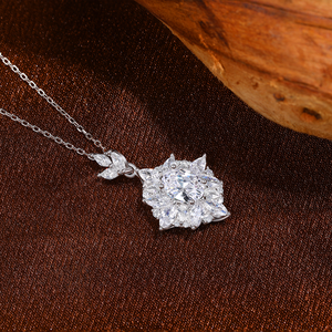 Pendentif de luxe pour femme en argent sterling 925 personnalisé, en forme de flocon de neige, serti de zircon cubique, plaqué rhodium, taille brillante, pour mariage - Product Image 5