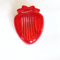 Aardbeien-snijder Slim Duurzaam Keukenhulpmiddel Mini-snijder Roestvrijstalen mes Plastic Fruitgereedschap 7,2 cm