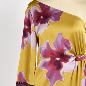 Robe en satin imprimé tropical 100 % polyester, coupe ample, manches asymétriques, excellente qualité, vente en gros - Product Image 4