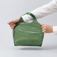 Sac en plastique HDPE durable avec poignée découpée, recyclable, écologique, pour vêtements, shopping, emballage, taille et couleur personnalisables