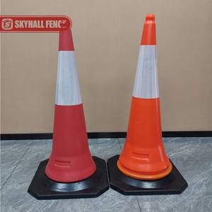 กรวยจราจรพลาสติกสีแดง/สีส้ม กรวยพลาสติกห้ามจอดรถ กรวยเตือนพร้อมแถบสะท้อนแสงแบบกำหนดเอง - Product Image 1