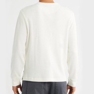 T-shirt in Cotone Pesante Bianco Liscio con Tessuto Waffle, Manica Lunga Larga e Collo Henley con Bottoni per Uomo - Product Image 3