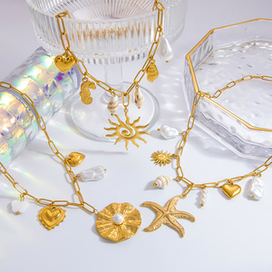 สร้อยคอไข่มุกสแตนเลสสตีลชุบทอง 18K พร้อมจี้รูปหัวใจ ดวงอาทิตย์ และดาว สำหรับผู้หญิง เครื่องประดับสำหรับงานปาร์ตี้ ผลิตที่เมืองอี้หวู่ - Product Image 1