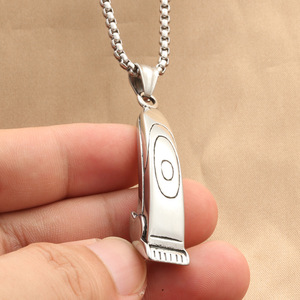 Colgante de Acero Inoxidable con Diseño de Máquina de Cortar Cabello, Estilo Geométrico Retro, Joyería de Moda para Hombre, Incluye Cadena - Product Image 4