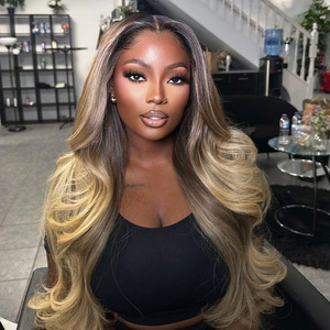 Parrucca Ombre da Castano <span class=keywords><strong>Cenere</strong></span> a <span class=keywords><strong>Biondo</strong></span> con Onde Naturali, Capelli Umani Brasiliani, Lace Front HD 13x6 Trasparente, Pronta all'Uso, Fornitore Top - Product Image 1