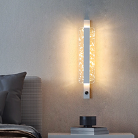 Lampes murales LED à intensité variable noires avec abat-jour en acrylique et cadre en fer, design moderne et luxueux de style nordique pour chambre à coucher