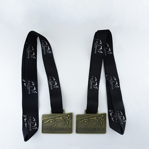 Medallas de Triatlón Rectangulares Personalizadas con Logotipo, Medallas Metálicas 3D, MOQ Bajo para Clubes Deportivos y Eventos Escolares de Triatlón - Product Image 5