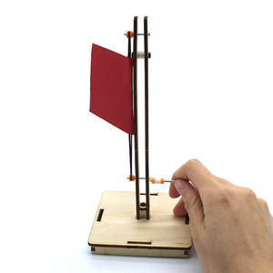 Kit de madera para elevar banderas con manivela, modelo de operación manual, juguete educativo científico para niños de 4 a 6 años, aprendizaje STEM - Product Image 3