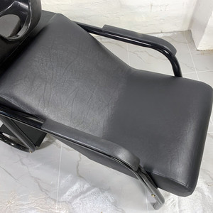 Fauteuil de lavage semi-inclinable moderne pour salon de coiffure avec bac en céramique personnalisé par le fabricant – Idéal pour la thérapie capillaire en salon de barbier - Product Image 3