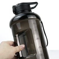Bouteille d'eau écologique sans BPA de 2200 ml avec manchon personnalisé, poignée portable pour adultes, idéale pour les cadeaux promotionnels en Asie – Achat en gros en Chine