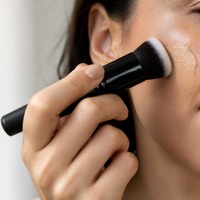 Pinceau Fond de Teint Plat à Poils Synthétiques Denses, pour Maquillage Liquide, Crème et Poudre, Manche Noir Sans Traces, Logo Personnalisé CHICHODO