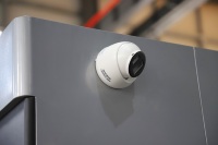 Máquina de Corte Láser de Fibra BEKE Anti-Polvo, Totalmente Cerrada, 4020-6KW, Programable, CNC de 3 Ejes para Chapa Metálica y Tubos