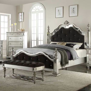 Juego de Dormitorio Europeo de Lujo en Plata - Cama Tapizada con Diseño Tufted - Product Image 1