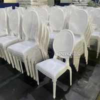 Chaise de salle à manger Louis Ghost moderne en plastique, empilable, durable et pliable, idéale pour les événements, mariages, hôtels et banquets - Vente en gros usine
