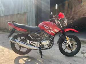 Moto <span class=keywords><strong>Yamaha</strong></span> YBR125 <span class=keywords><strong>125cc</strong></span> monocylindre refroidie par air, 10 CV, 5 vitesses, économique en carburant, idéale pour les trajets urbains - Product Image 2