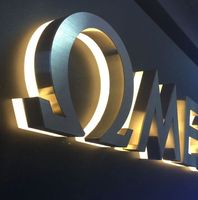 Lumière LED de canal en acier inoxydable miroir doré 3D pour extérieur Panneaux de salon rétroéclairés Genre de lumière de travail