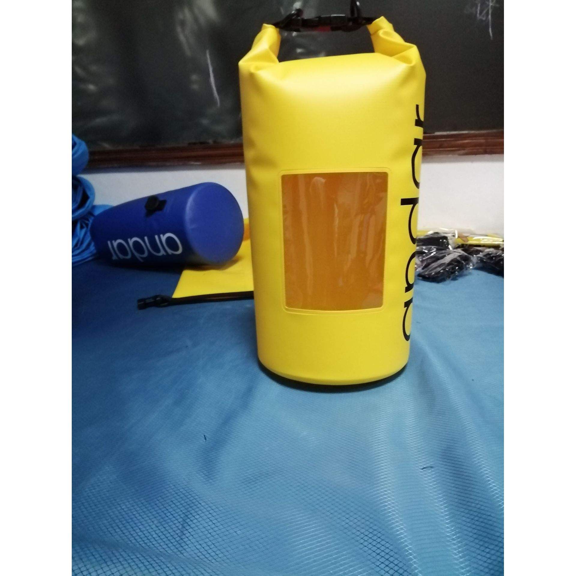 สีเหลือง