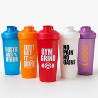 Logo personnalisé en gros sans BPA Fitness en plastique noir transparent Gym Blender Shaker Cup Sports Water Whey Protein Bottle pour salle de sport