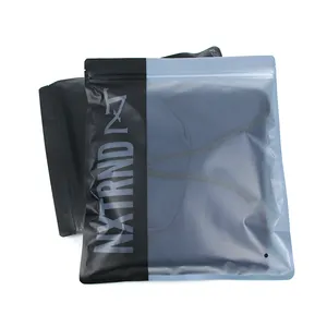 Camisetas con cierre de cremallera mate, embalaje de lujo de ropa reciclada, bolsas de paquete de ropa con logotipo impreso personalizado, negro