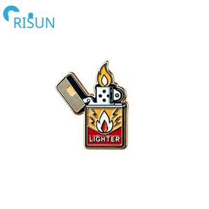 Fabricación de encendedor de Metal esmalte Pin insignia a prueba de viento encendedores de solapa Pin personalizado Zippo encendedor Logo publicidad Pin broche - Product Image 3