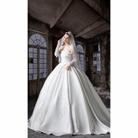 Robe de mariée blanche sur mesure en satin, coupe princesse, longueur ras du sol, avec fleurs et traîne chapelle, fabricant OEM ODM, pour la mère de la mariée