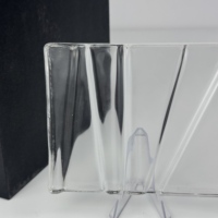 Panneau de verre coulé rectangulaire cannelé linéaire asymétrique transparent contemporain pour écran de balcon à persiennes – Vente en gros