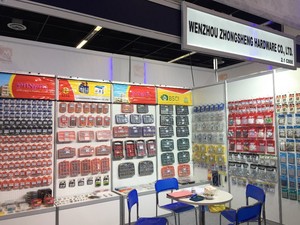 BSCI Phê Duyệt factory giá bán hot 80 cái kích cỡ các loại nhựa đầy màu sắc tường cắm nylon neo với PVC vỉ - Product Image 4