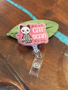 Badge rétractable en acrylique OEM/ODM sur le thème de l'analyse de sang de chat, motif chat noir mignon avec os apparents, pour infirmières, techniciens, etc. - Product Image 3